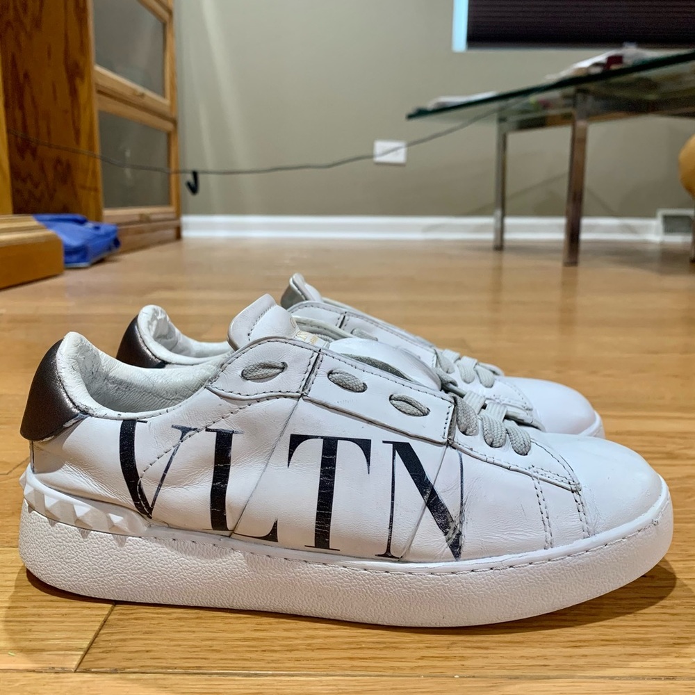 Sale🔥Valentino Sneakers
